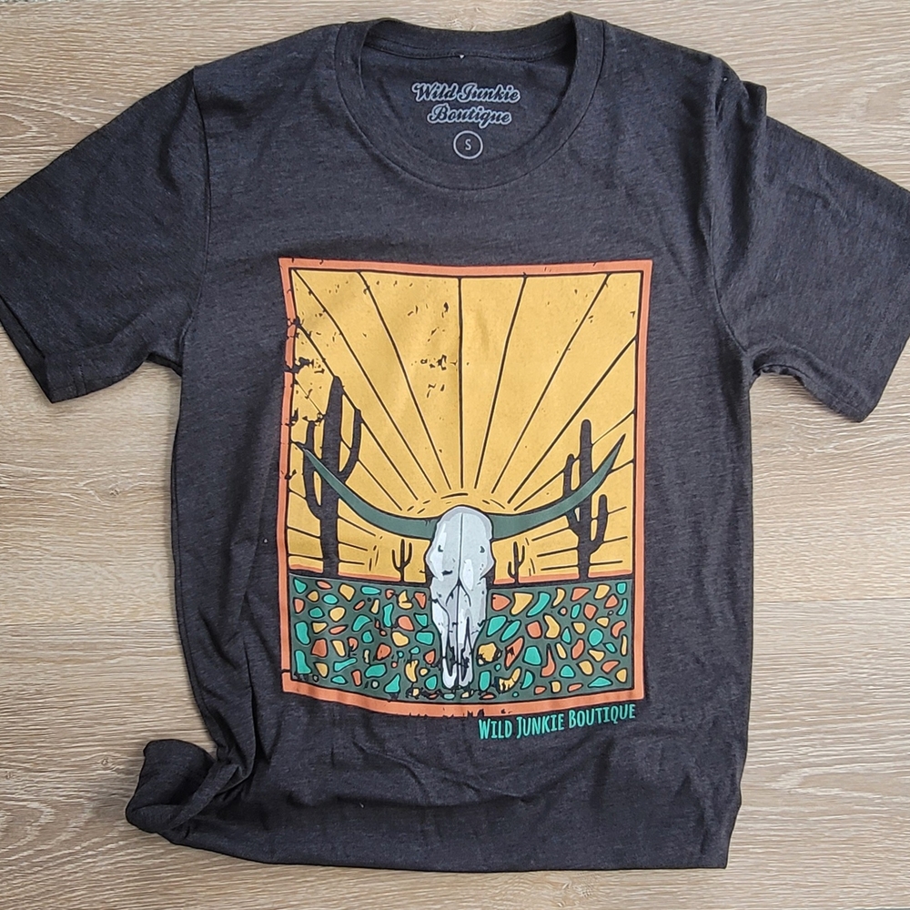 Gray Short Sleeve Tee with Southwestern Graphic